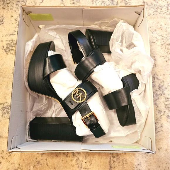 New Michael kors MK logo platform sandals in size 7 - Picture 2 of 7
